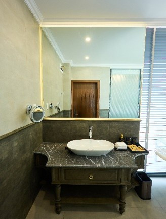 Deluxe King Room with Sea View